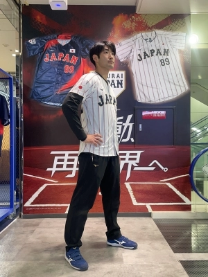 予約：3月末お届け】オーセンティックユニフォーム(ビジター)／選手名